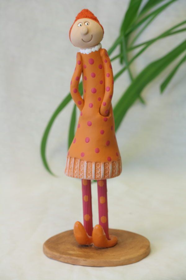 Pièce unique en faïence, personnage décoratif