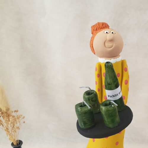 Gros plan personnage décoratif céramique