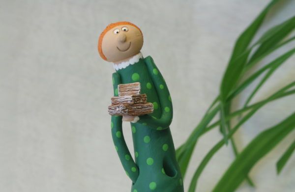 Pièce unique en faïence, personange décoratif