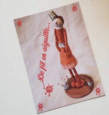 Carte postale couturière céramique