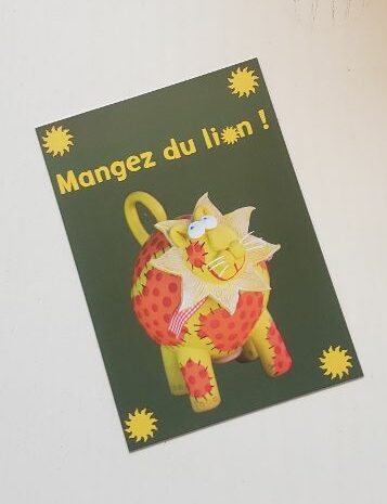 Carte postale lion céramique