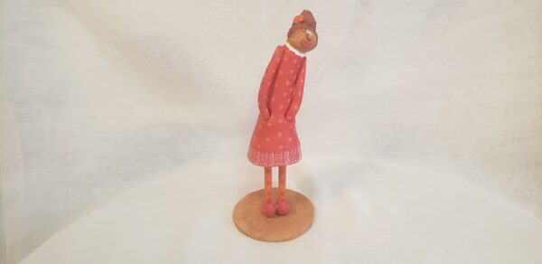 Personnage en céramique rouge