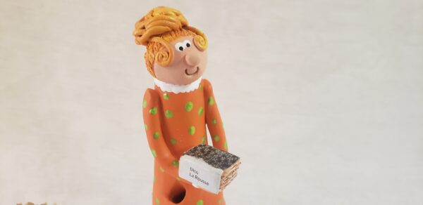 Gros plan personnage décoratif céramique