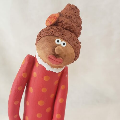 Gros plan personnage décoratif céramique