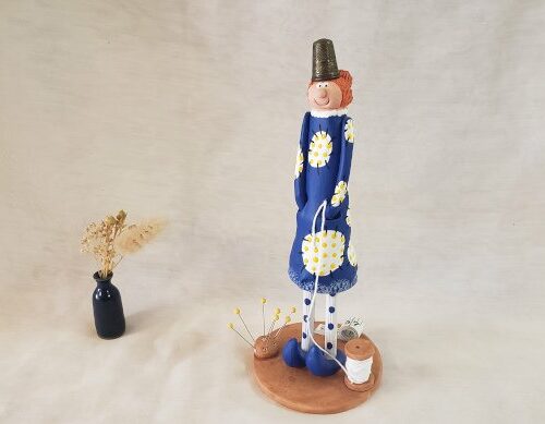 Céramique couturière bleue